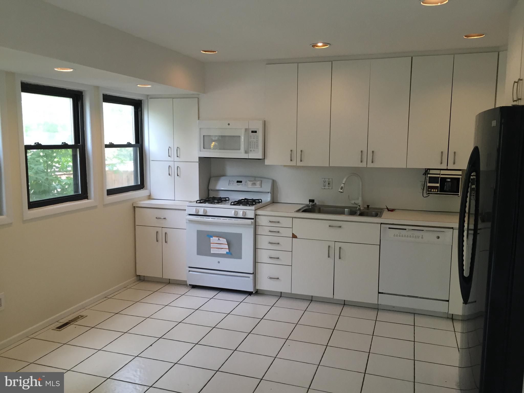 917 Jamestown Road East Windsor, NJ 08520 - Photo 2 of 14