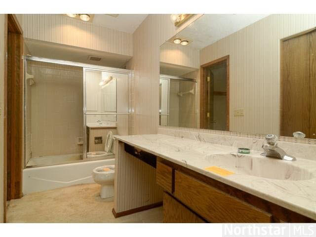 8992 Neill Lake Road Eden Prairie, MN 55347 - Photo 10 of 16 Gallery Image 10