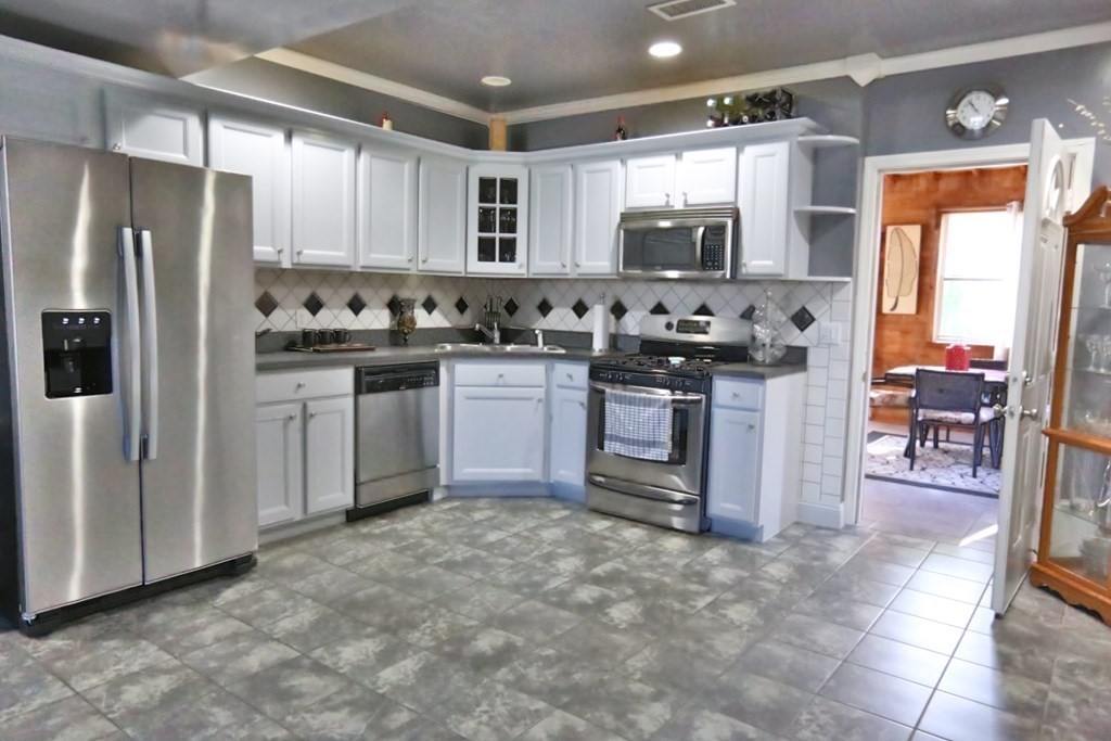 41 Daisy Lane Fall River, MA 02721 - Photo 11 of 24