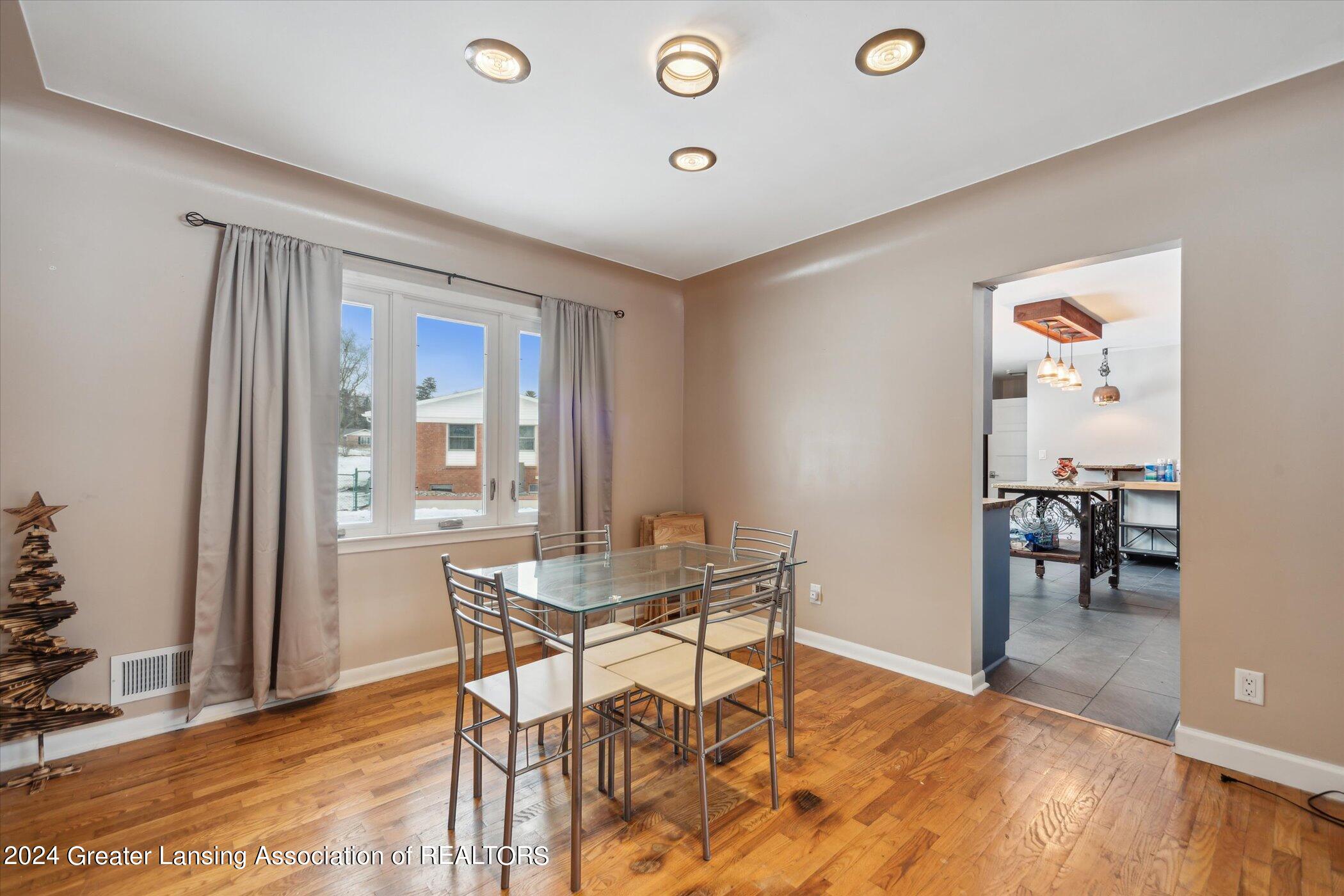 3910 Barton Road Lansing, MI 48917 - Photo 11 of 42 12-3910-Barton-Rd-Lansing-MI-48917-Windo