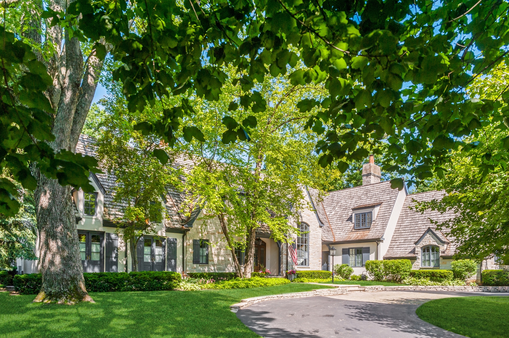370 North Mayflower Road Lake Forest, IL 60045 - Photo 1 of 29 front view of a house with a yard and an trees