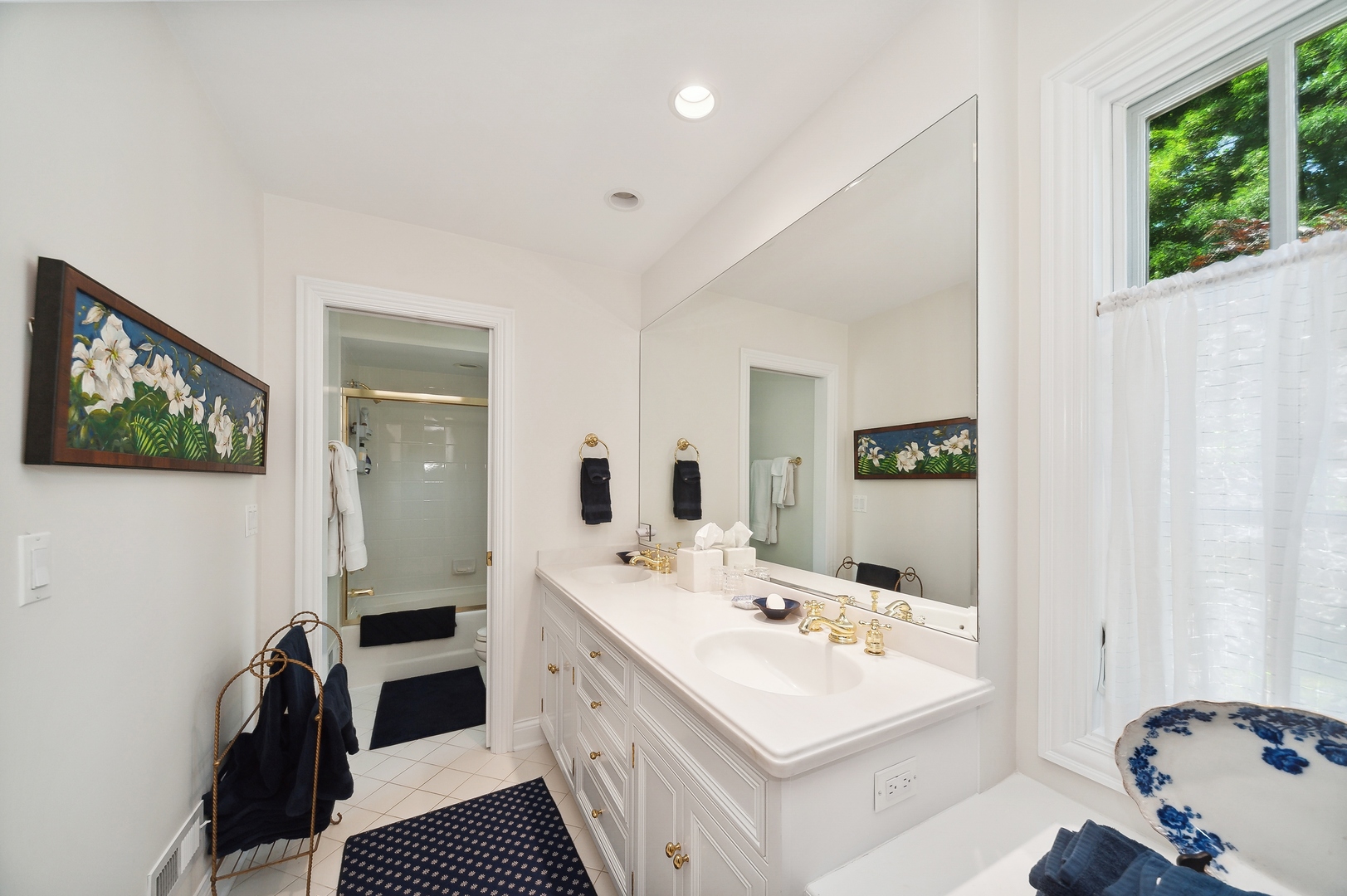 370 North Mayflower Road Lake Forest, IL 60045 - Photo 18 of 29 a bathroom with a sink a mirror and a shower