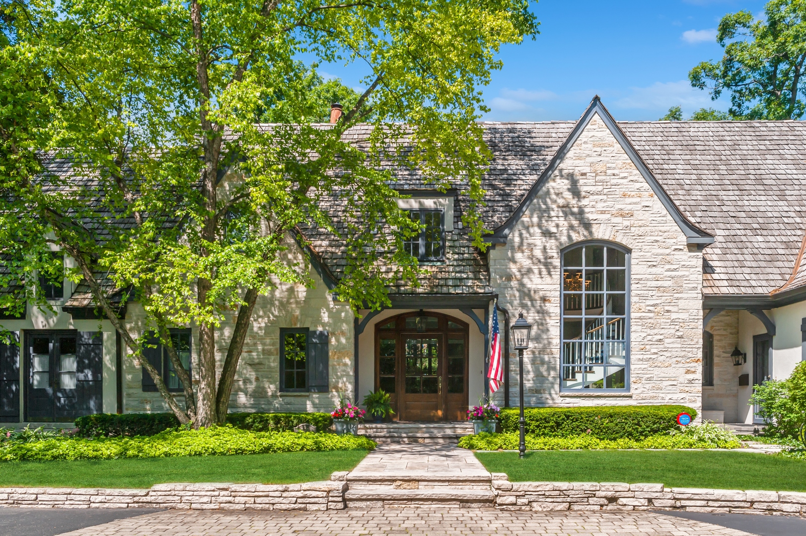 370 North Mayflower Road Lake Forest, IL 60045 - Photo 2 of 29 a front view of a house with a yard