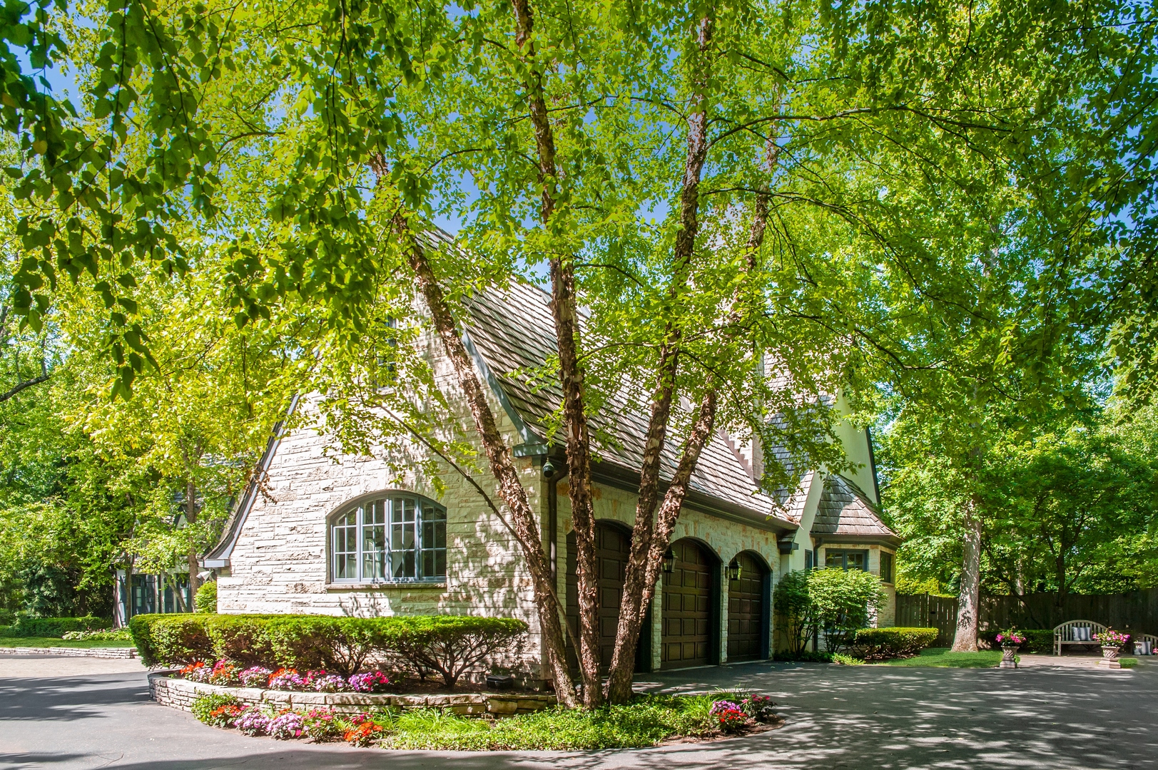 370 North Mayflower Road Lake Forest, IL 60045 - Photo 25 of 29 front view of a house with a tree