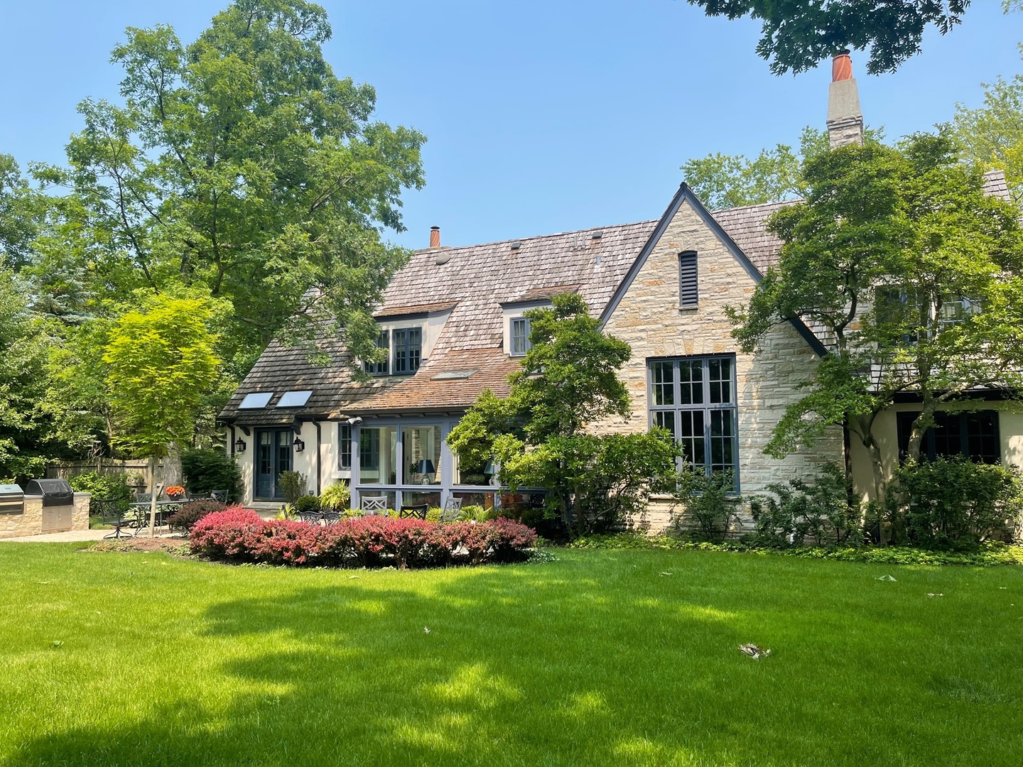 370 North Mayflower Road Lake Forest, IL 60045 - Photo 27 of 29 a front view of a house with a yard and trees