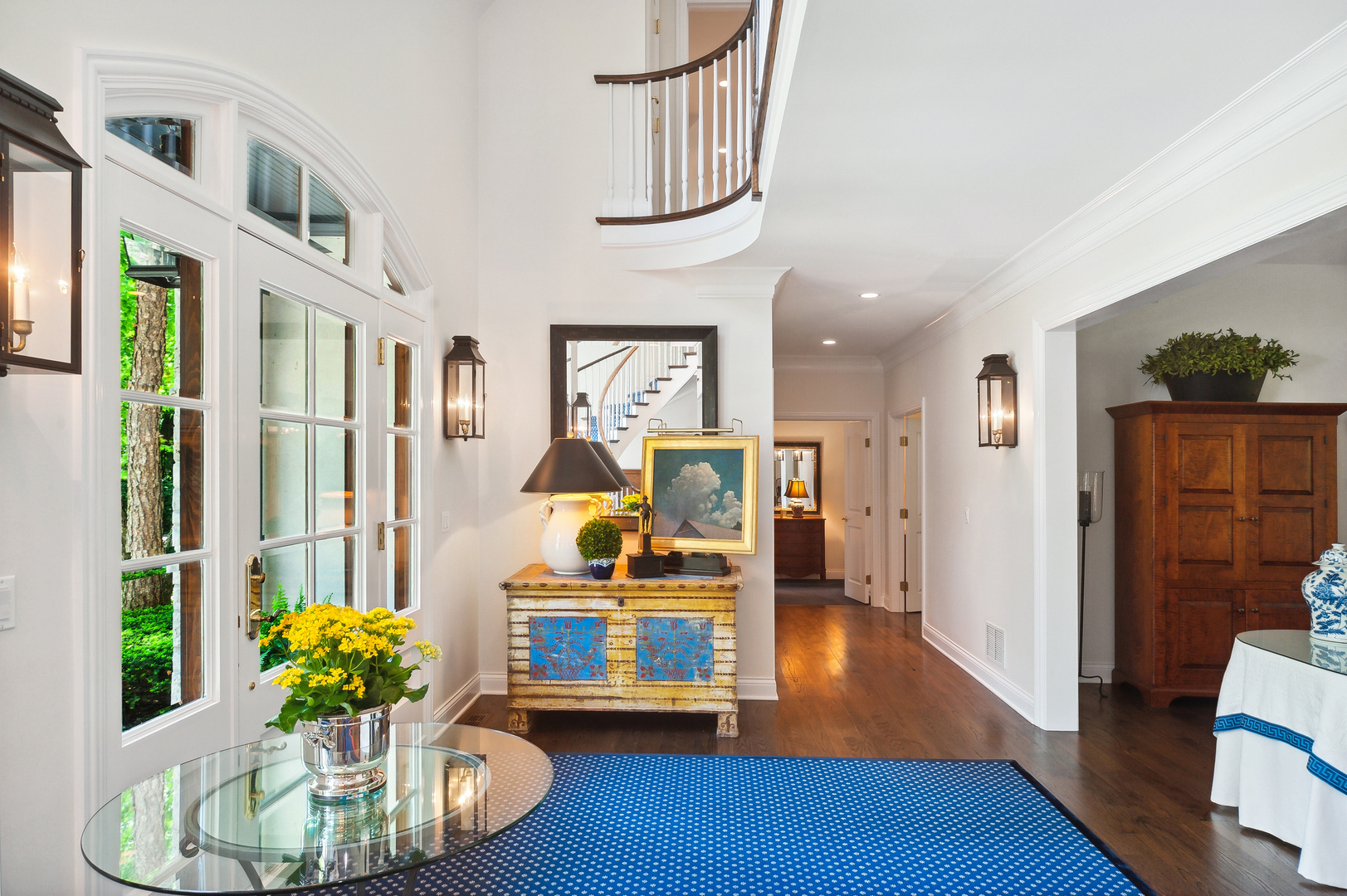 370 North Mayflower Road Lake Forest, IL 60045 - Photo 4 of 29 a living room with furniture and a potted plant