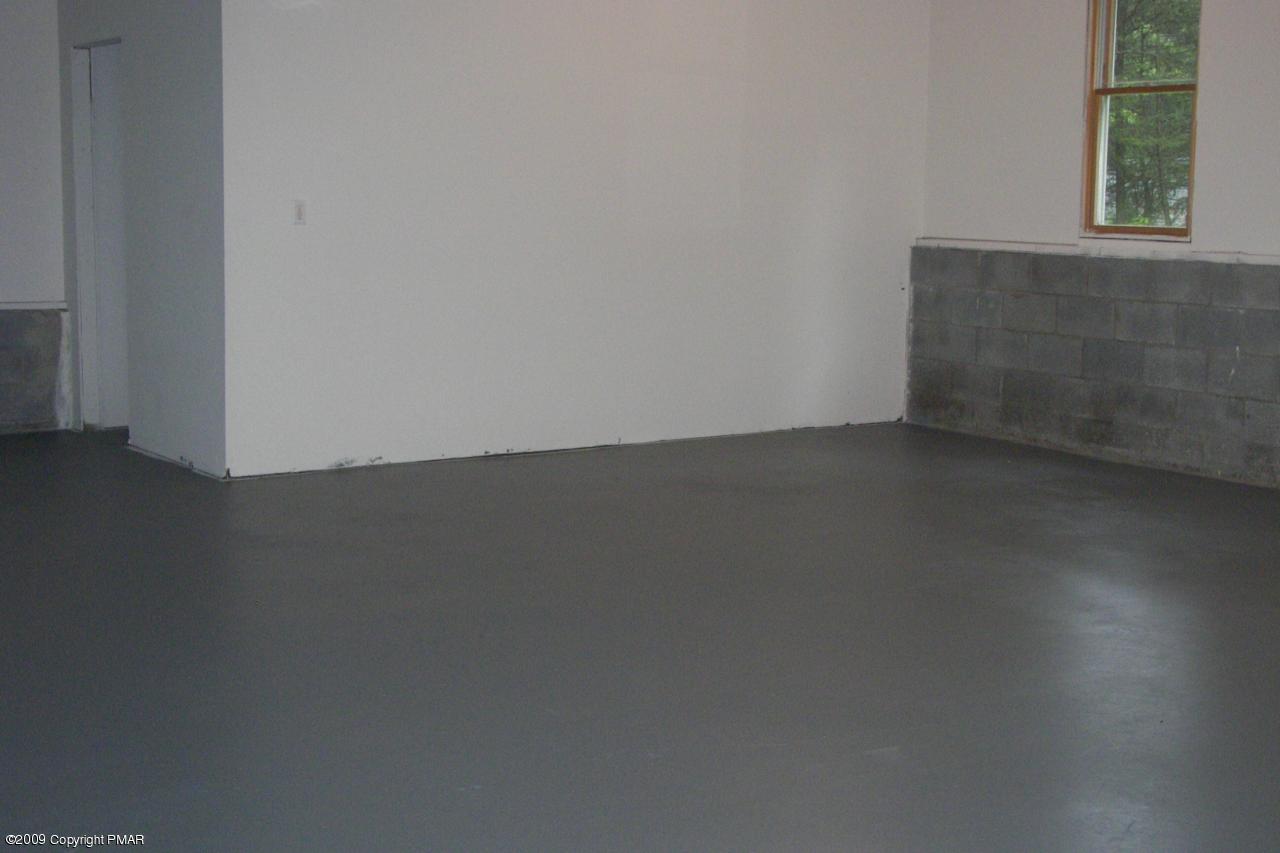 607 Kroucher Road Stroudsburg, PA 18360 - Photo 5 of 5 an empty room with a window