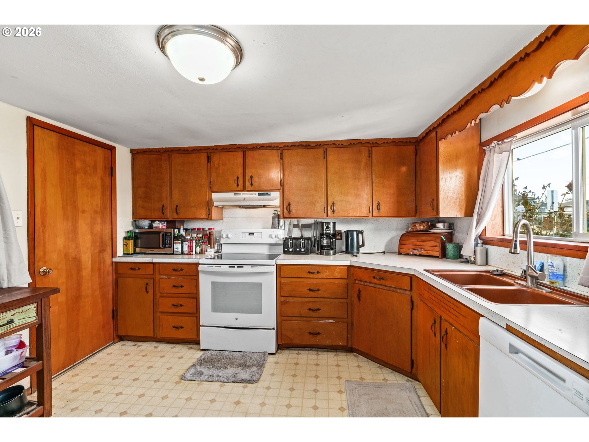 910 South 10th Street Cottage Grove, OR 97424 - Photo 13 of 23