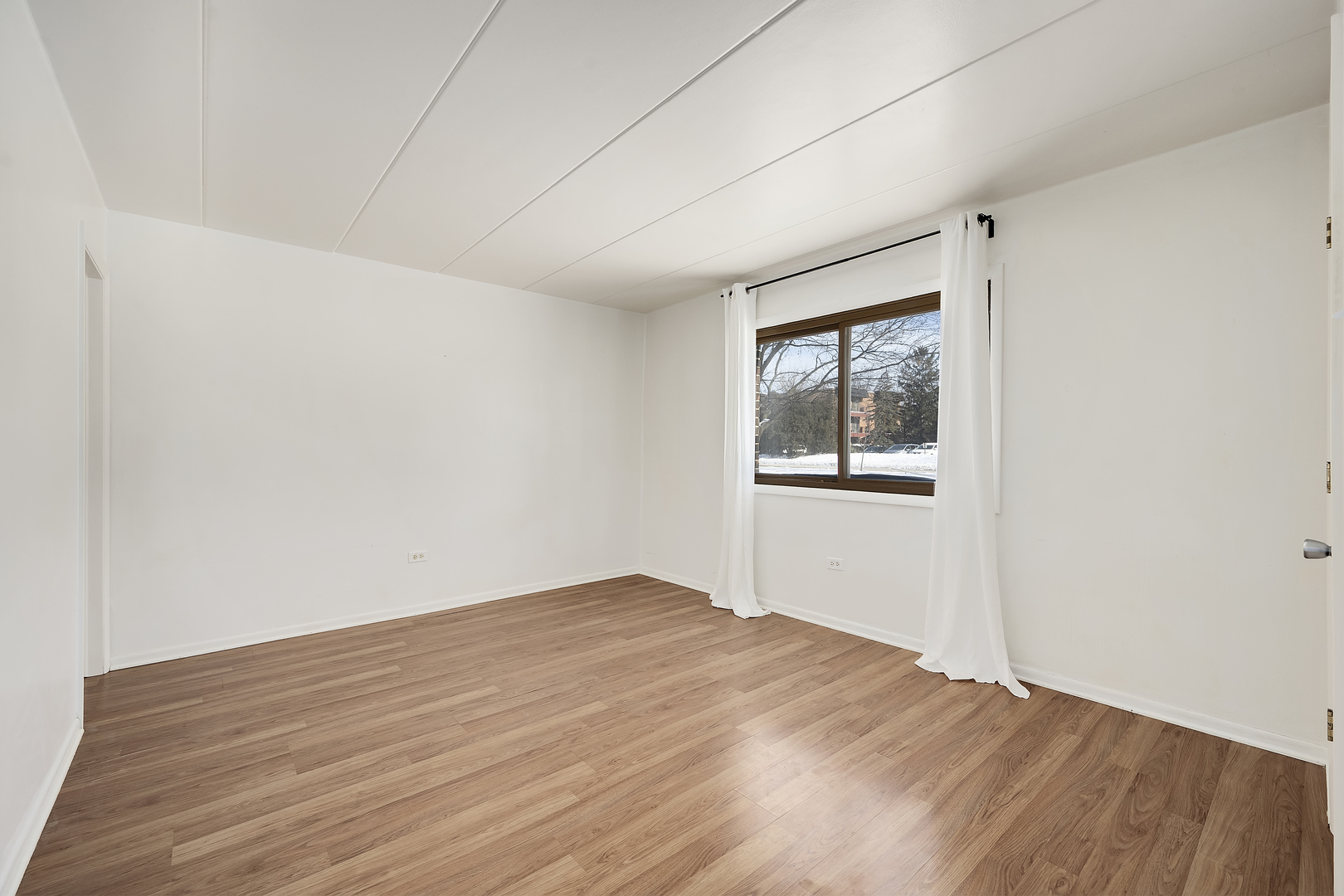 1220 South Lorraine Road, Unit 1A Wheaton, IL 60189 - Photo 11 of 17 Gallery Image 11