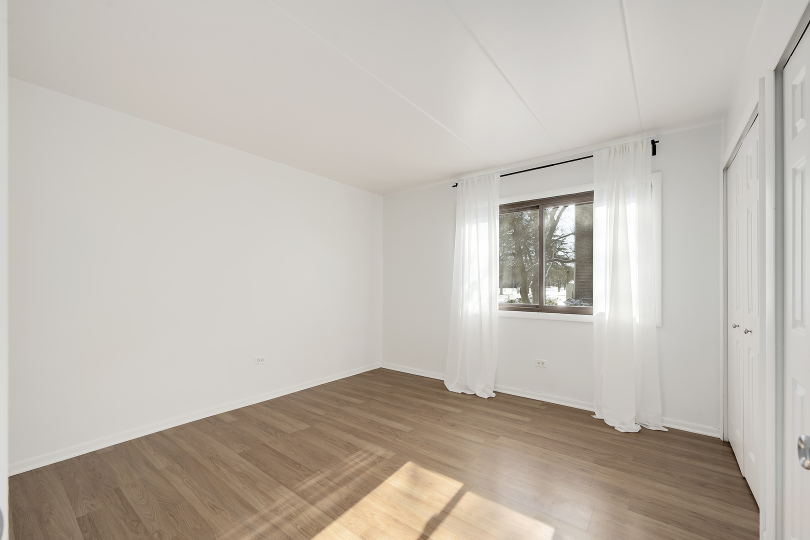 1220 South Lorraine Road, Unit 1A Wheaton, IL 60189 - Photo 13 of 17 Gallery Image 13