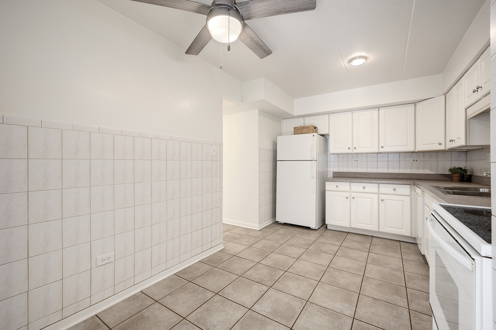 1220 South Lorraine Road, Unit 1A Wheaton, IL 60189 - Photo 8 of 17 Gallery Image 8