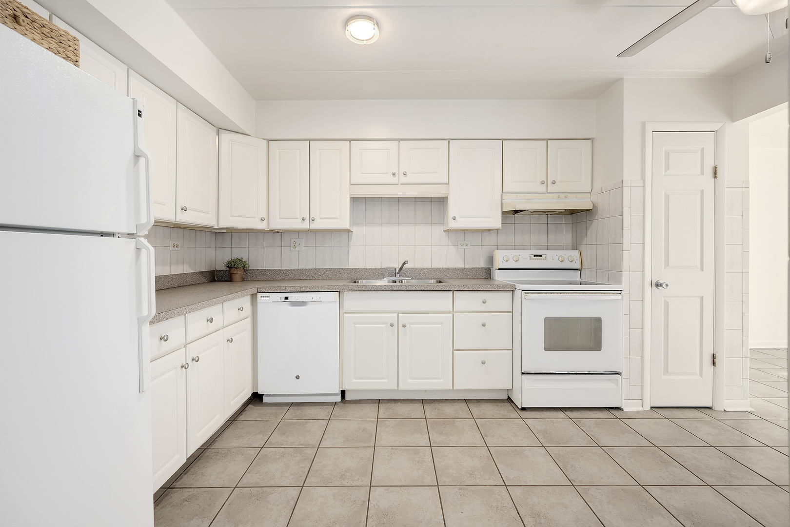 1220 South Lorraine Road, Unit 1A Wheaton, IL 60189 - Photo 9 of 17 Gallery Image 9