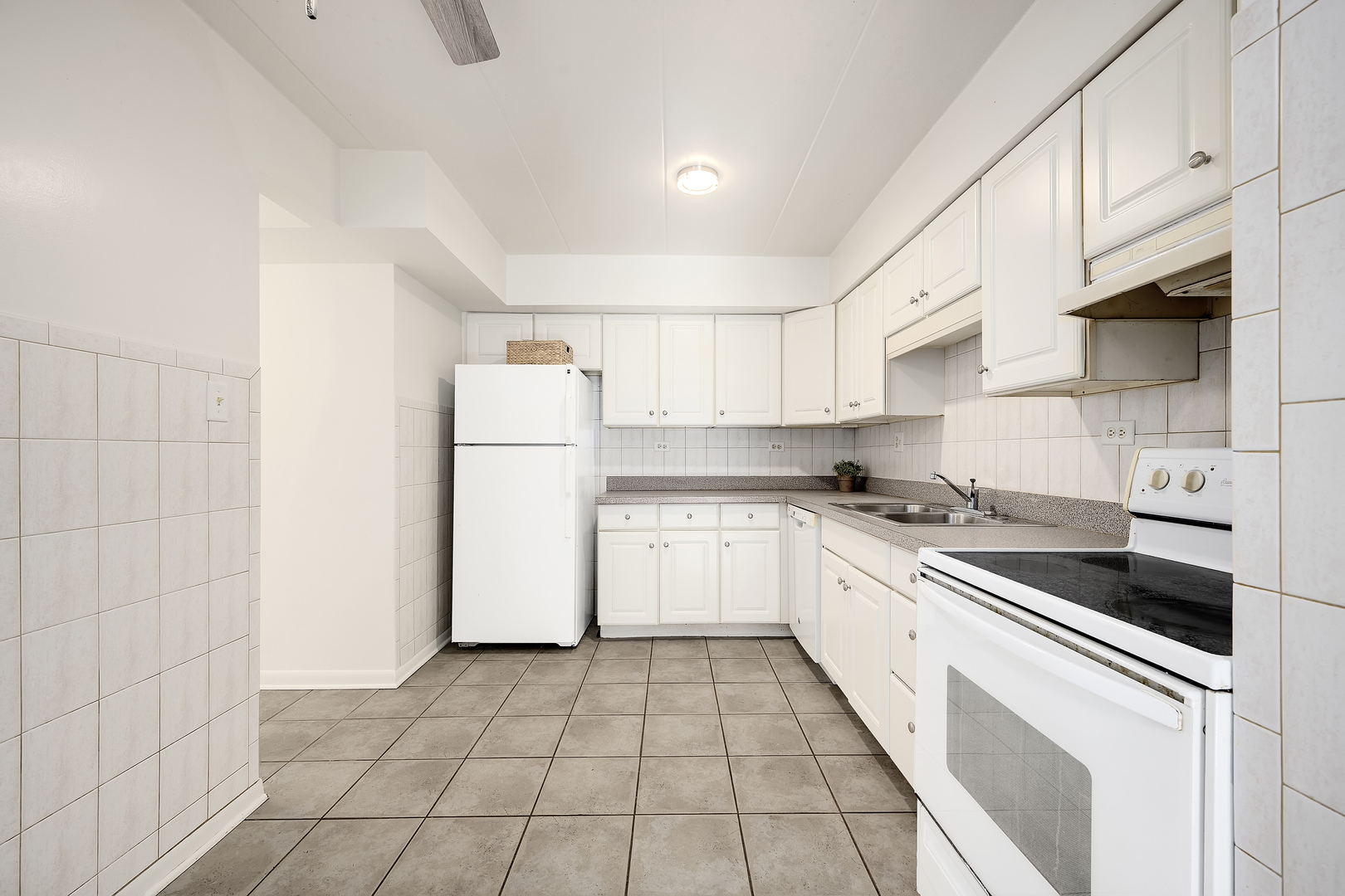 1220 South Lorraine Road, Unit 1A Wheaton, IL 60189 - Photo 10 of 17 Gallery Image 10