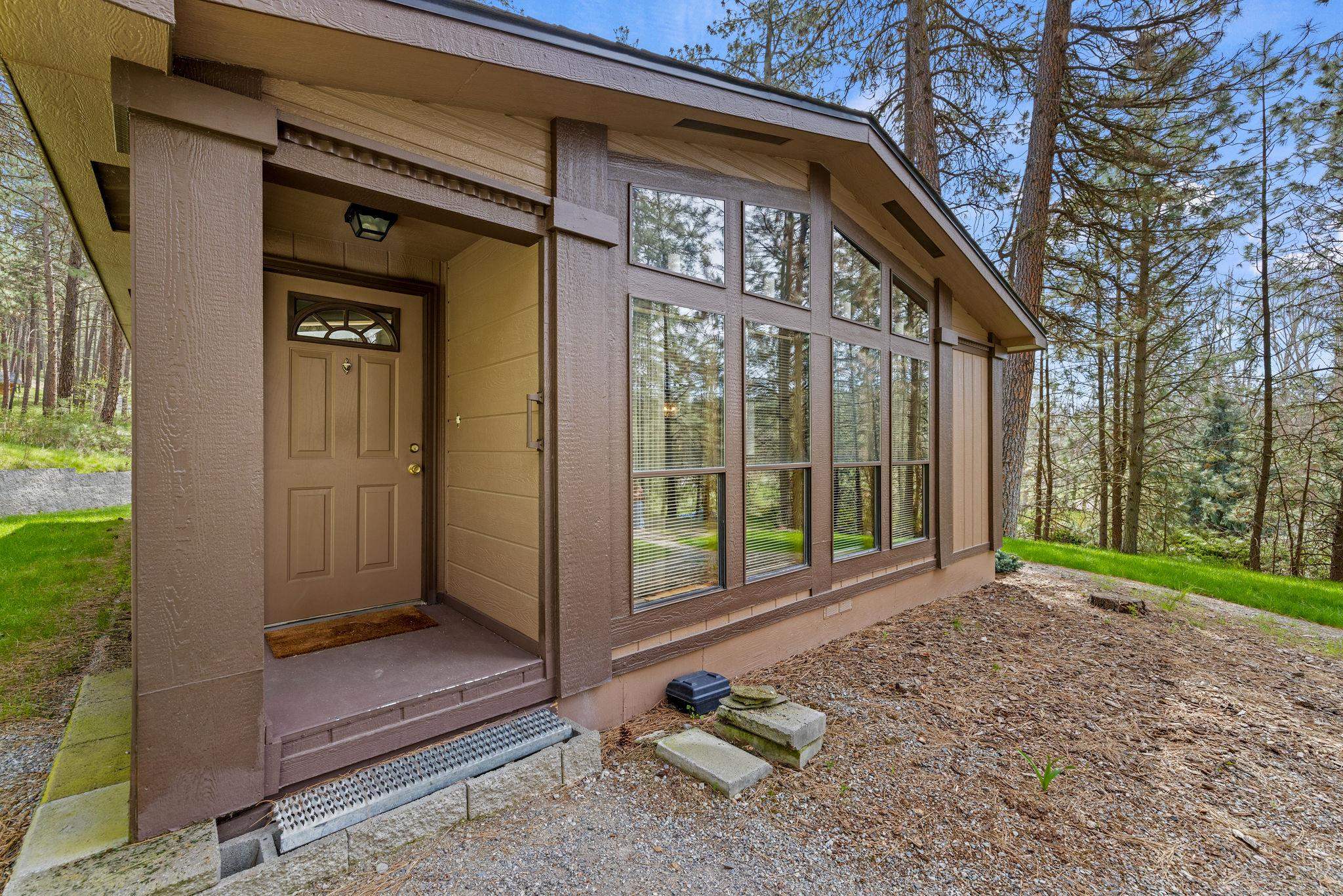 10709 South Hangman Valley Road Spokane, WA 99223 - Photo 11 of 48