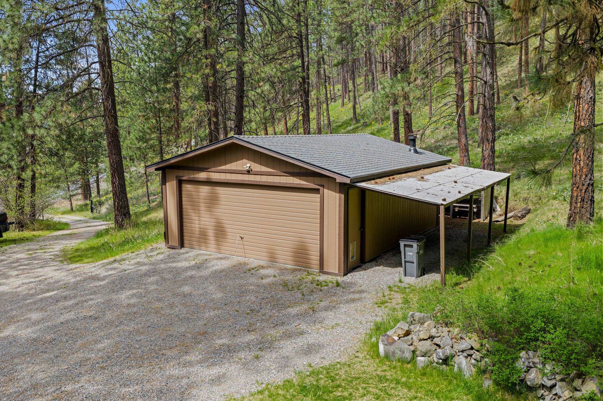 10709 South Hangman Valley Road Spokane, WA 99223 - Photo 32 of 48