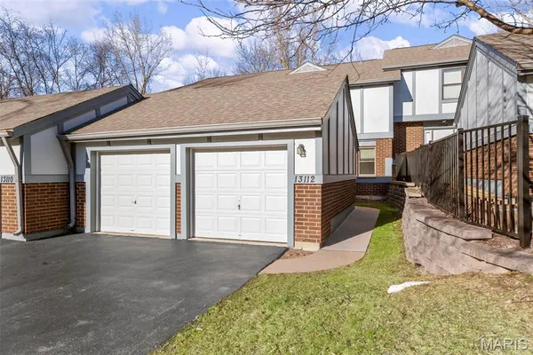 $285,000 | 13112 Royal Pines Drive, St. Louis, MO 63146