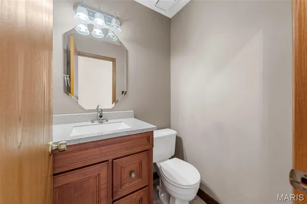 $285,000 | 13112 Royal Pines Drive, St. Louis, MO 63146
