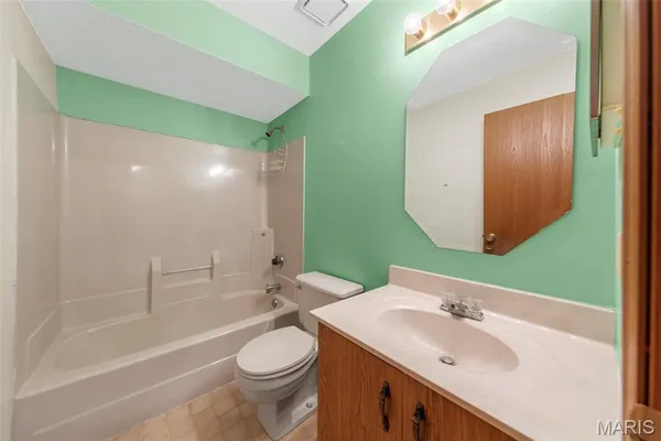 $285,000 | 13112 Royal Pines Drive, St. Louis, MO 63146