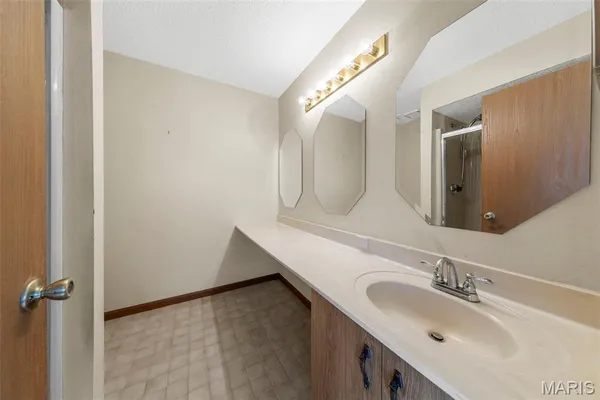 $285,000 | 13112 Royal Pines Drive, St. Louis, MO 63146