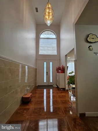 a view of entryway with livingroom