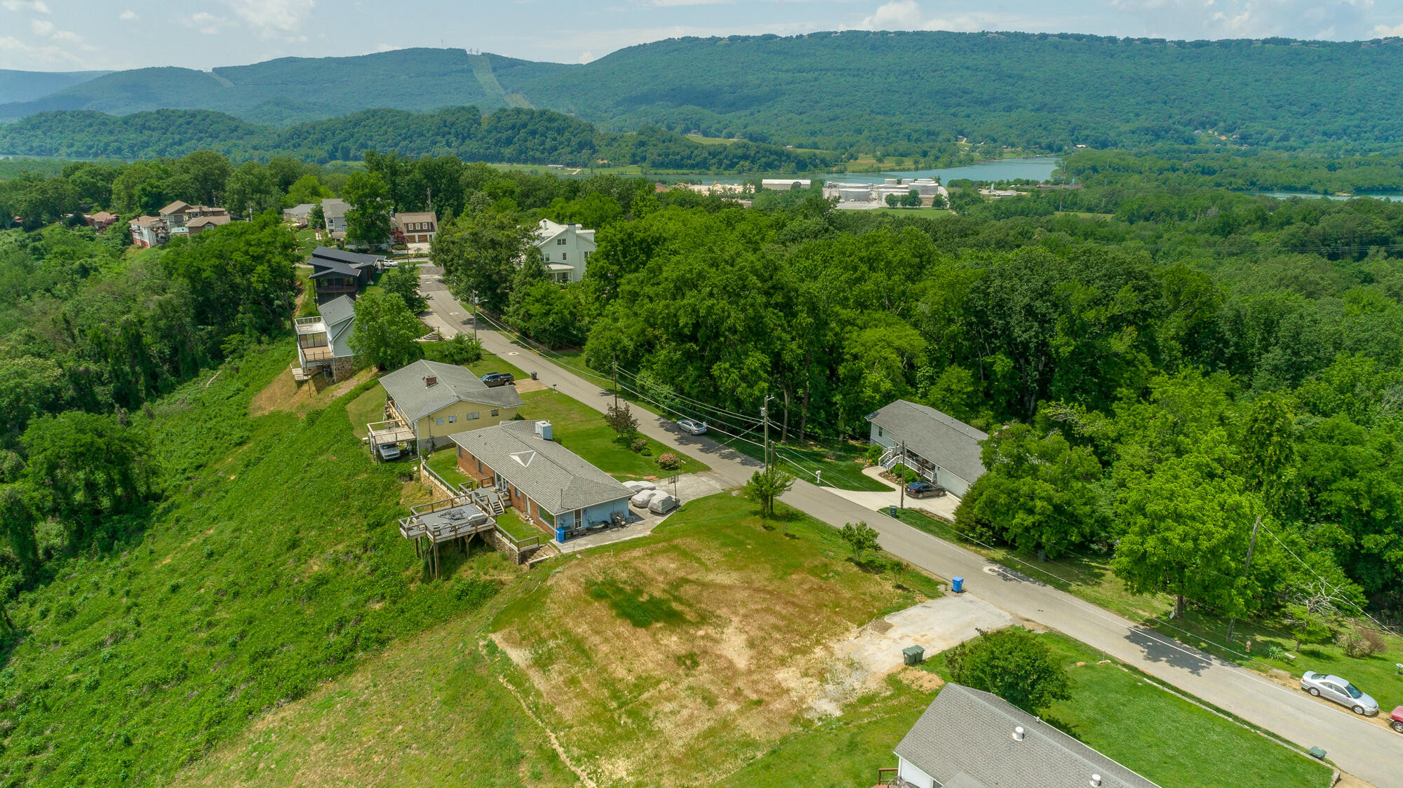 428 Whitehall Road Chattanooga, TN 37405 - Photo 8 of 21 428 Whitehall Road HD-24