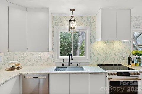 $1,189,000 | 401 Glen Oaks Road, Charlotte, NC 28270