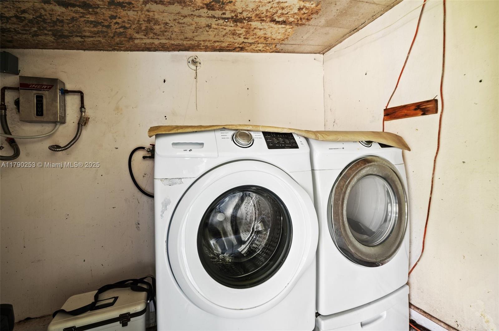 5731 Simms Street Hollywood, FL 33021 - Photo 22 of 33 a utility room with dryer and washer