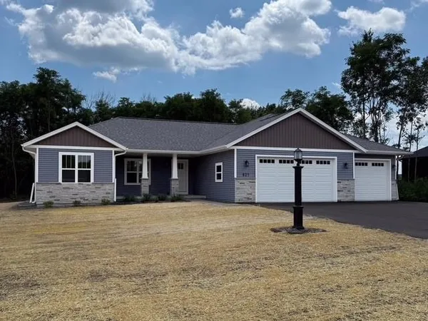 $499,900 | 621 Amberwood Way, Plover, WI 54467
