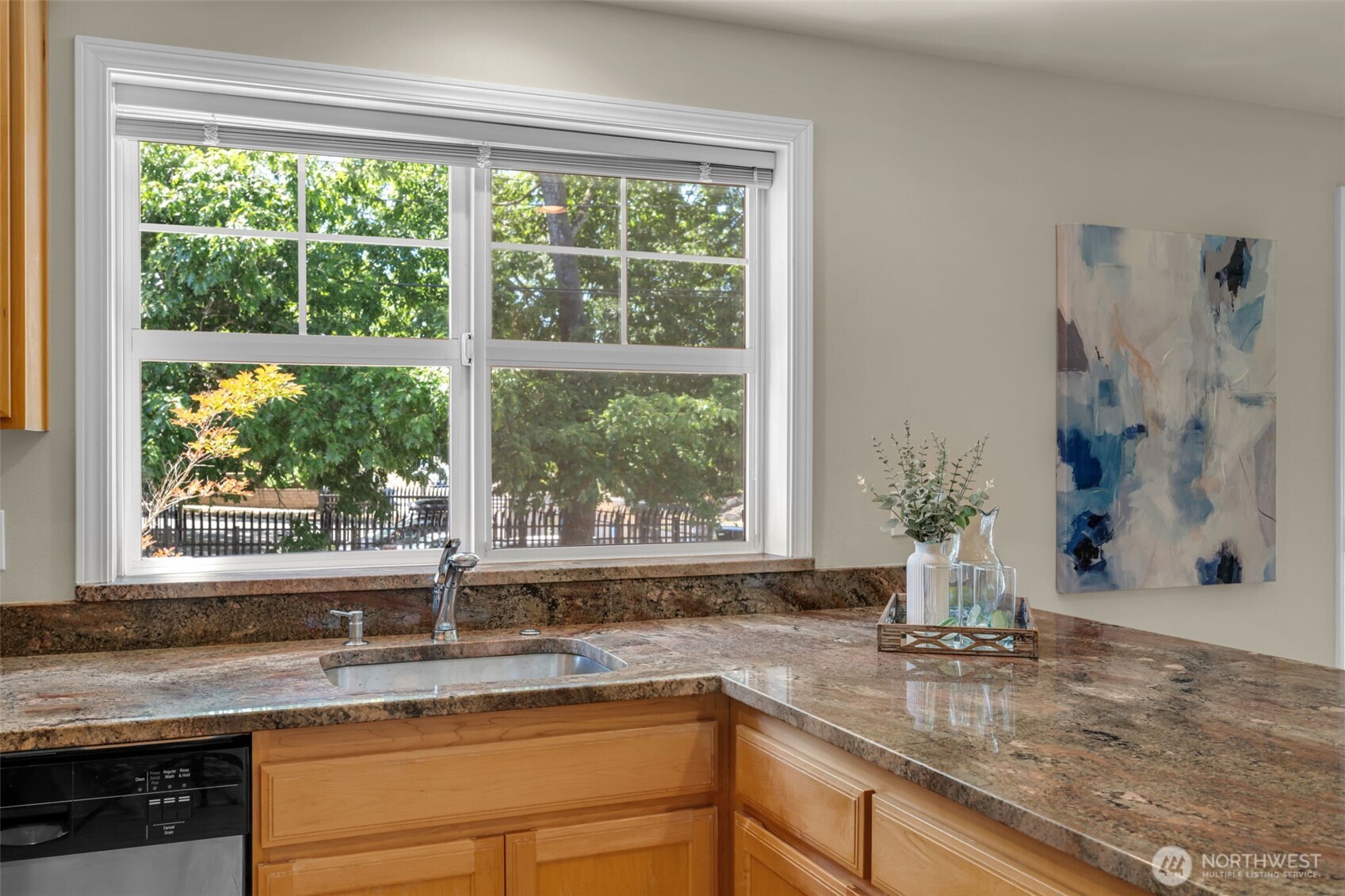 4720 Interlake Avenue North Seattle, WA 98103 - Photo 19 of 40