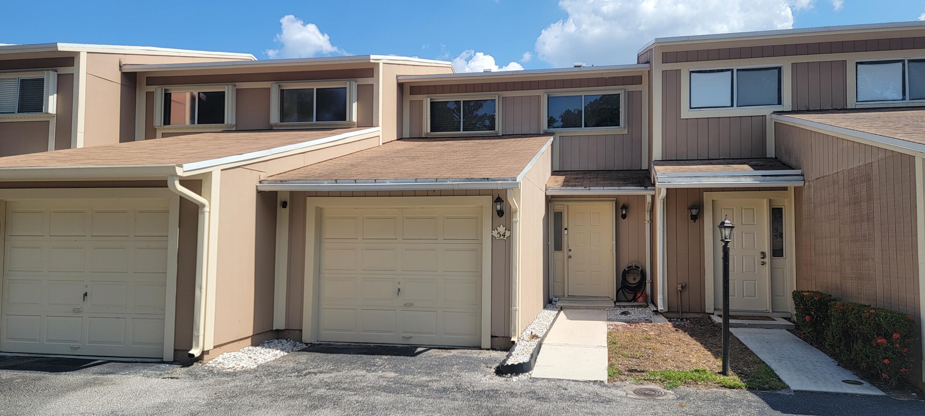 54 Maplecrest Circle Jupiter, FL 33458 - Photo 1 of 60 20240527_153502