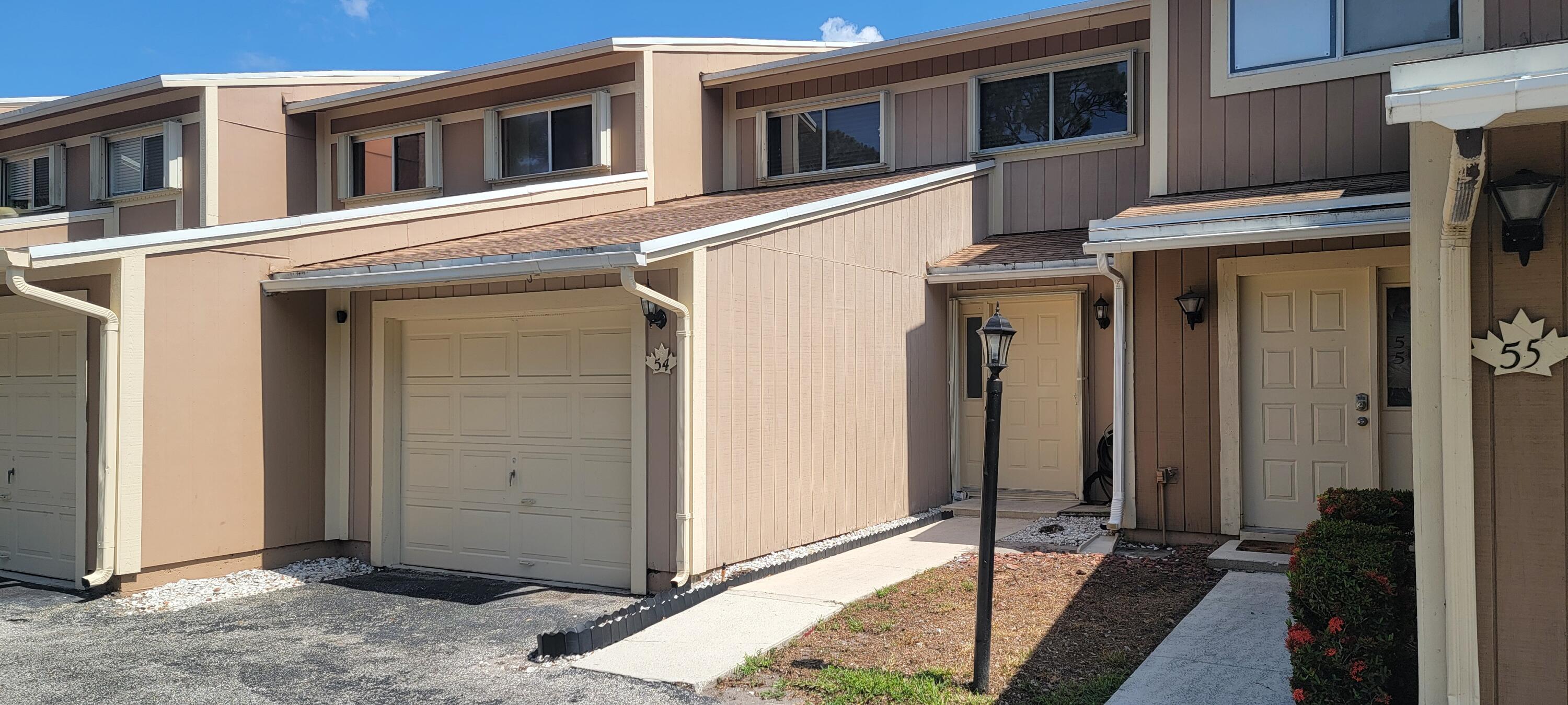 54 Maplecrest Circle Jupiter, FL 33458 - Photo 4 of 60 20240527_153510