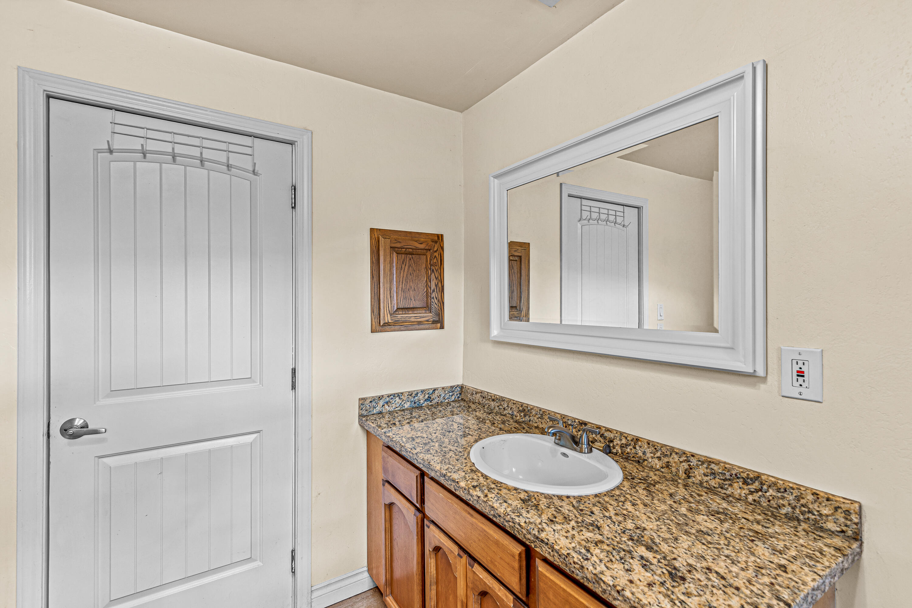 4260 Clayton Road Ashland, OR 97520 - Photo 18 of 41 Bath 2