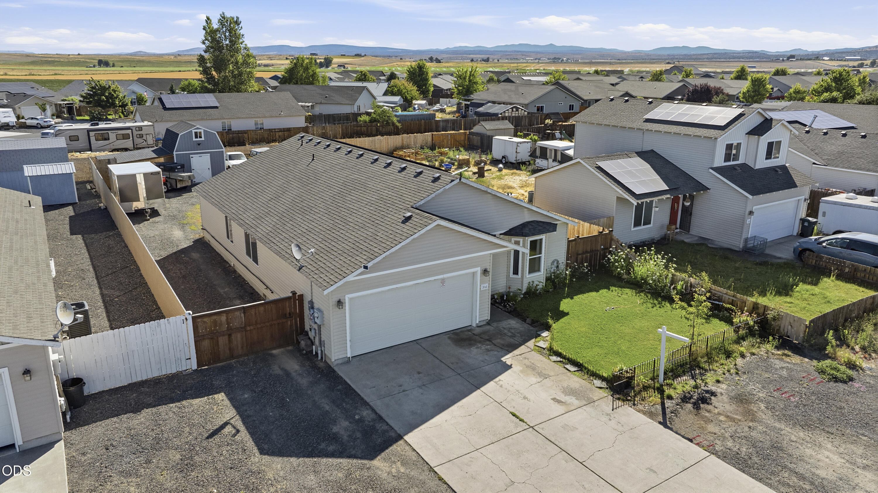 316 Center Ridge Drive Culver, OR 97734 - Photo 4 of 35