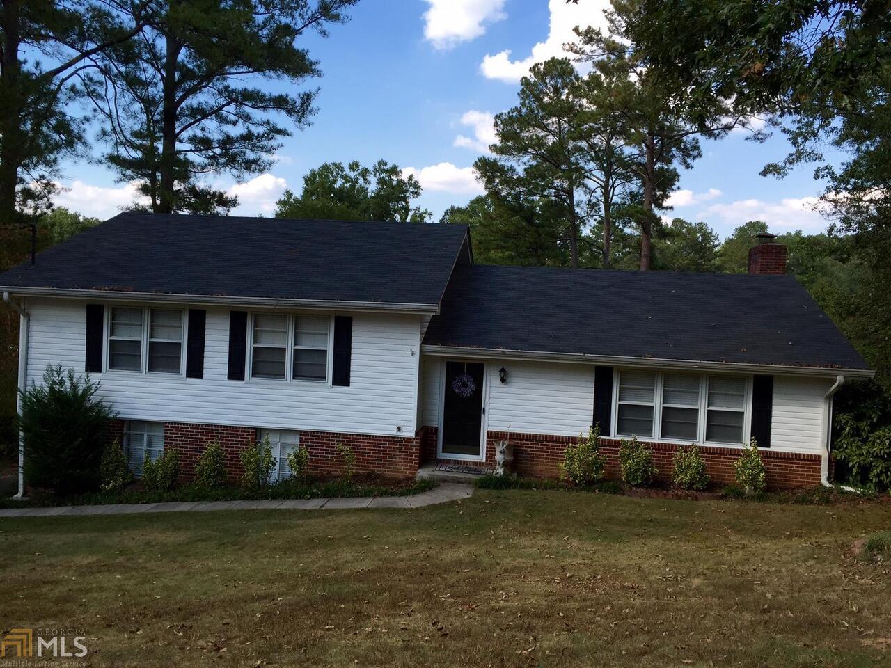 305 East Valley Road Northeast, Unit 11 Rome, GA 30161 - Photo 1 of 1 a front view of a house with a garden