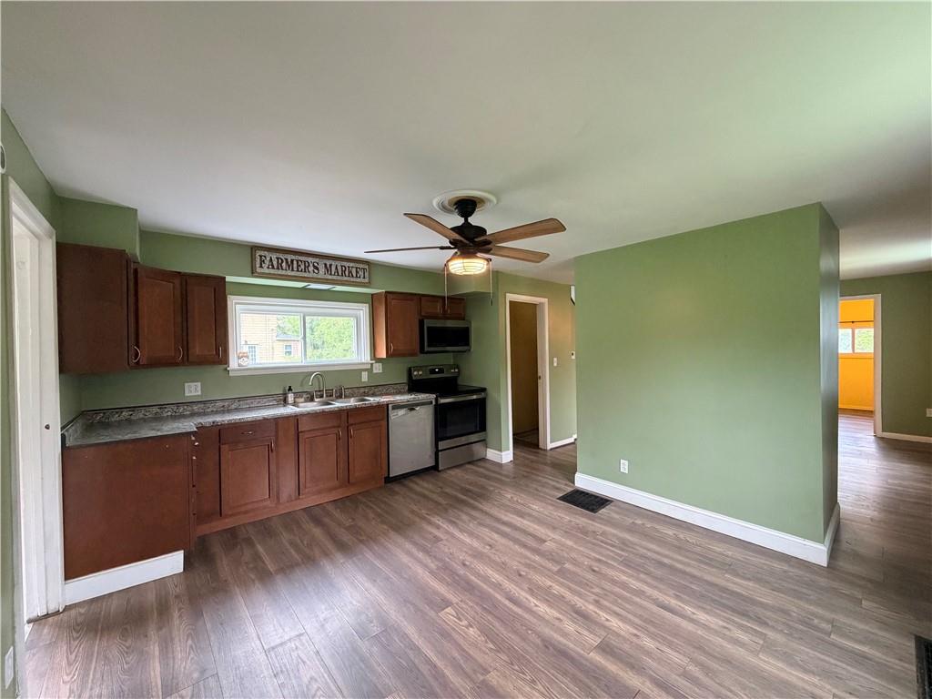 33 Hubbard Road Burgettstown, PA 15021 - Photo 3 of 38