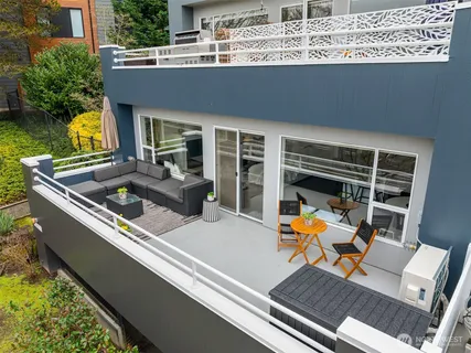 $1,095,000 | 555 Kirkland Way, Unit 205, Kirkland, WA 98033