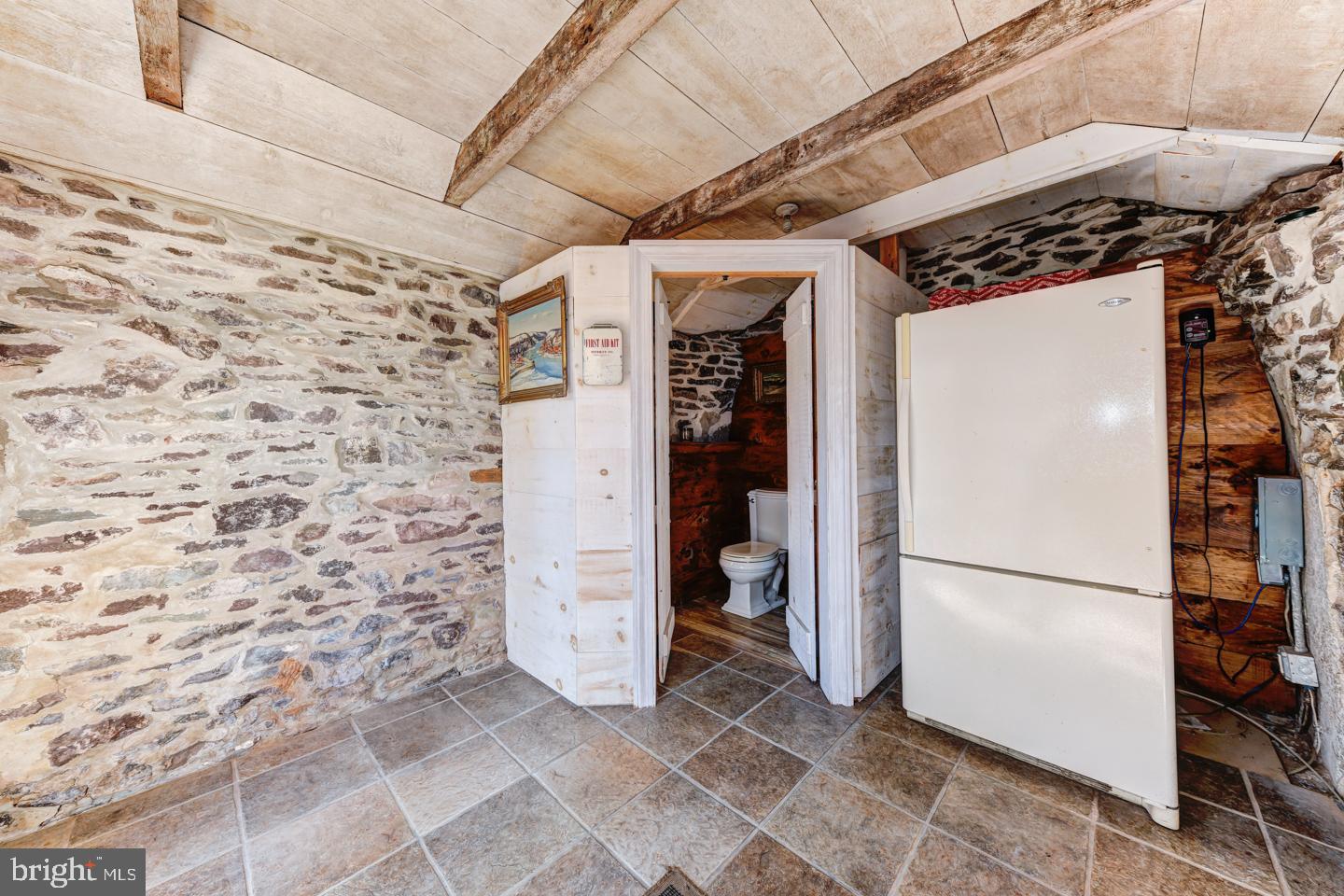 225 Island Road Kintnersville, PA 18930 - Photo 8 of 56 Gallery Image 8
