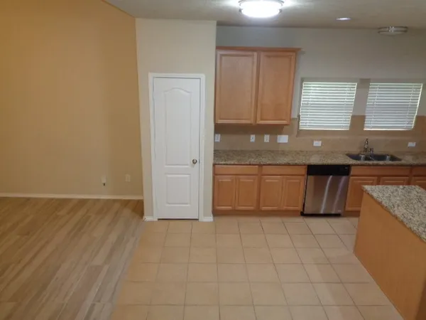 $2,225 | 20211 Ray Falls Drive, Tomball, TX 77375