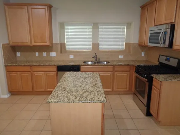 $2,225 | 20211 Ray Falls Drive, Tomball, TX 77375