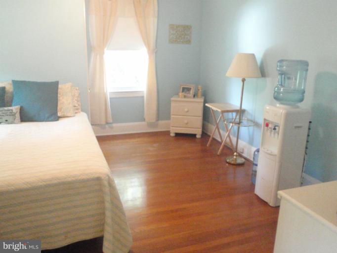111 South Rolling Road Catonsville, MD 21228 - Photo 20 of 25 a room with a bed and a window