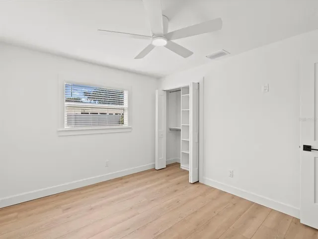 a bathroom with sink and a mirror