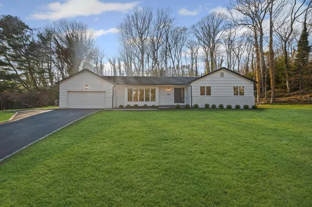 $1,899,000 | 110 Peach Drive, East Hills, NY 11576