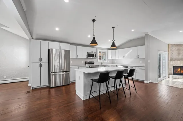 $1,899,000 | 110 Peach Drive, East Hills, NY 11576