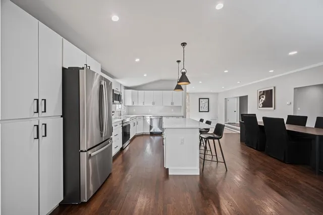 $1,899,000 | 110 Peach Drive, East Hills, NY 11576