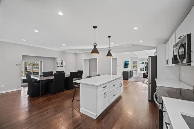 $1,899,000 | 110 Peach Drive, East Hills, NY 11576