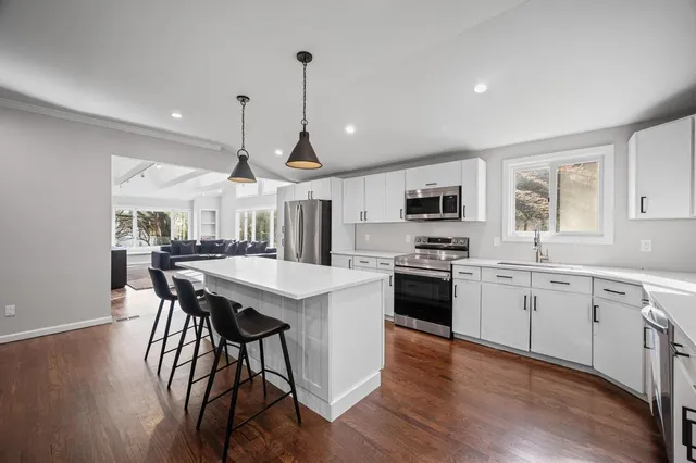 $1,899,000 | 110 Peach Drive, East Hills, NY 11576