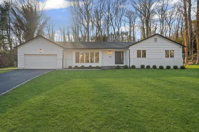 $1,899,000 | 110 Peach Drive, East Hills, NY 11576