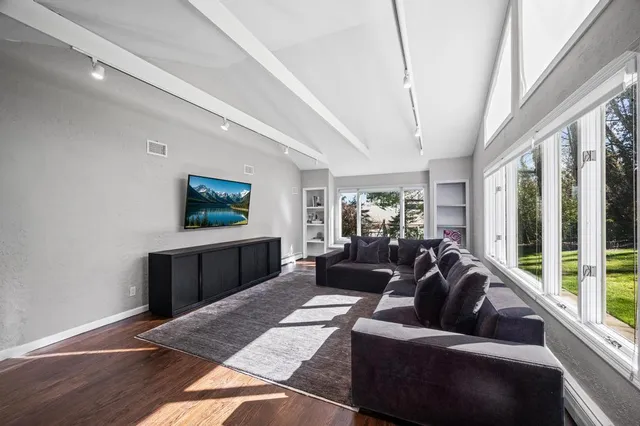 $1,899,000 | 110 Peach Drive, East Hills, NY 11576