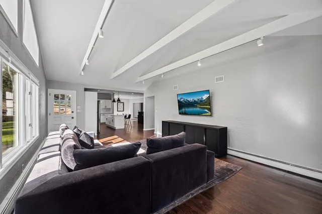 $1,899,000 | 110 Peach Drive, East Hills, NY 11576