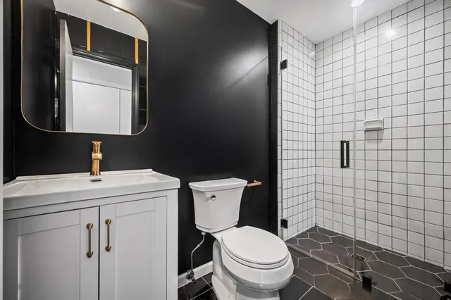 $1,899,000 | 110 Peach Drive, East Hills, NY 11576